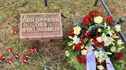 Der Gedenkstein auf dem Zentralfriedhof in Lichtenberg. 