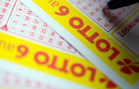 Beim Lottospielen liegen die Gewinnchancen auf einen Jackpot bei 1:140 Millionen.