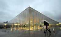 Louvre-Lens, die Zweigestelle des Pariser Museums, eröffnete am 12. Dezember 2012.