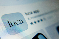Das Symbol der Luca-App, zu deren Verzicht der Datenschutzbeauftragte rät, ist auf einem Smartphone zu sehen.