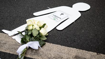 Zwei Mädchen im Alter von 14 und 15 Jahren waren am 10. Dezember in Berlin-Steglitz von einem Doppeldecker-Bus überfahren worden, eines der Mädchen starb.
