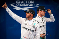 Lewis Hamilton (links) fuhr in Sepang die besten Trainingsrunden, deutlich vor Nico Rosberg.