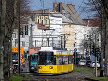 26-Jähriger schwer verletzt in Klinik : Mann in Berlin-Pankow von Straßenbahn angefahren