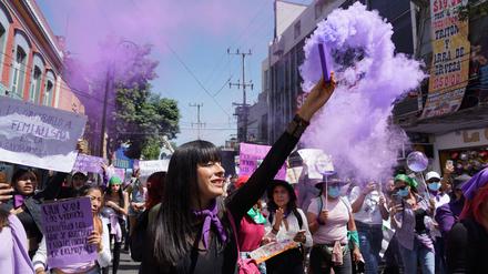 Frauen in Mexiko protestieren gegen Gewalt gegen Frauen.
