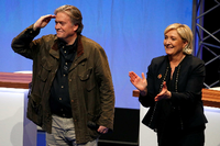 Der ehemalige US-Präsidenten-Berater Steve Bannon besuchte die Chefin des Front National, Marine Le Pen.