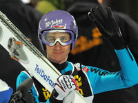 Gefährdet. Martin Schmitt wurde am Freitag fast von einem Ski getroffen.