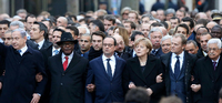 Angela Merkel und andere Staats- und Regierungschefs zeigen sich nach den Anschlägen von Paris solidarisch mit dem Satiremagazin "Charlie Hebdo".