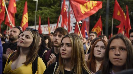 Junge Griechinnen und Griechen bei einer Wahlveranstaltung Mitte Mai in Athen.