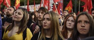 Junge Griechinnen und Griechen bei einer Wahlveranstaltung Mitte Mai in Athen.