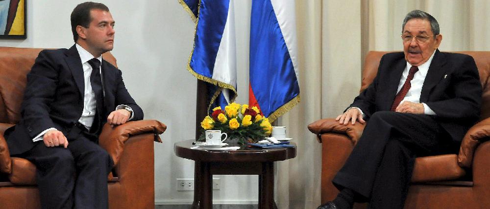 Medwedew und Raúl Castro