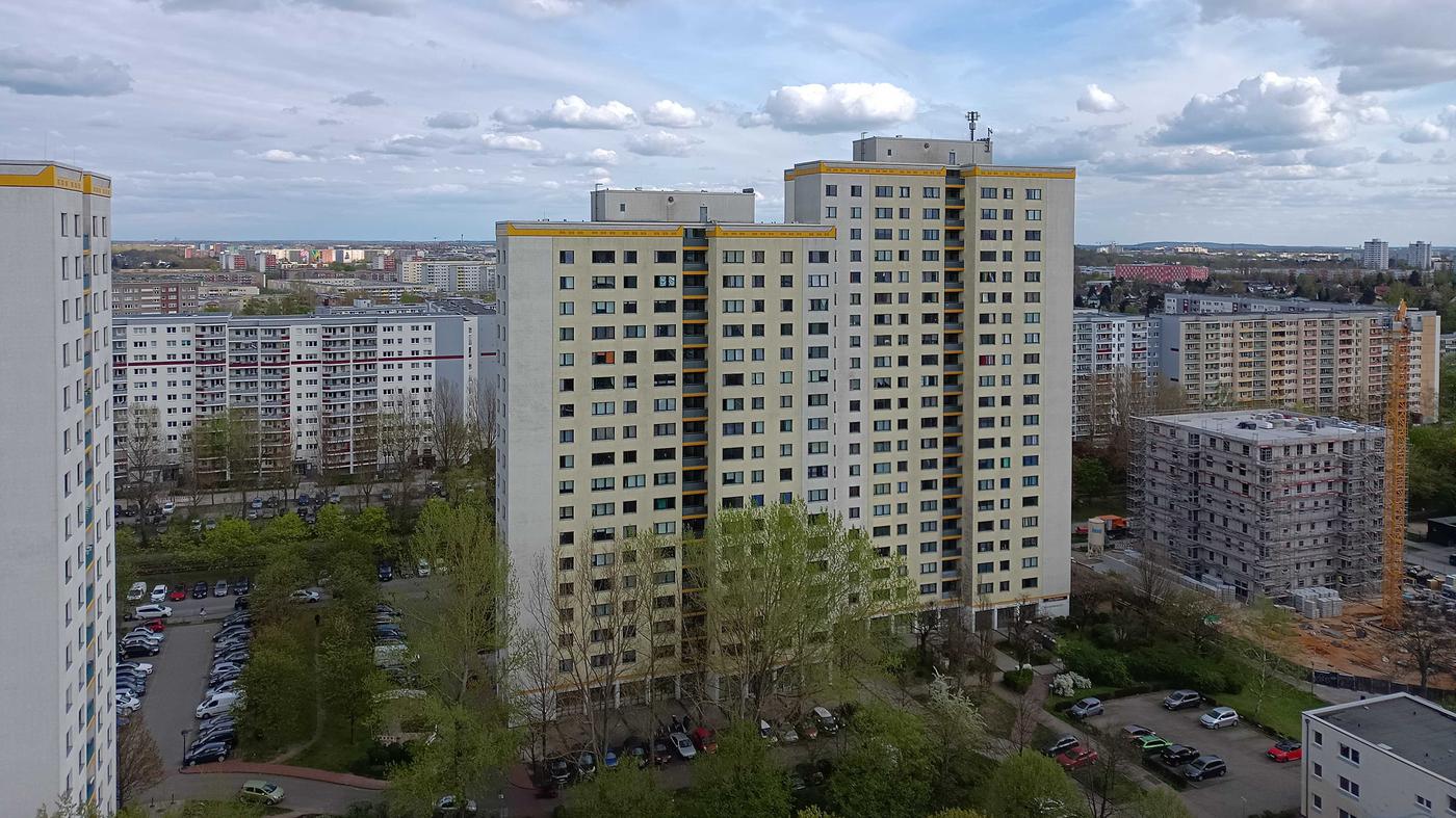 Dreck, Gestank und Vandalismus Häuser in BerlinMarzahn verwahrlosen