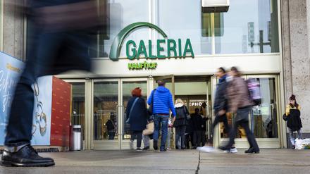 Im Insolvenzverfahren des Warenhauskonzerns Galeria Karstadt Kaufhof sollen mindestens 40 weitere Filialen schließen.