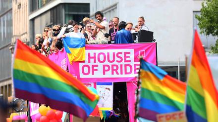 „House of Pride“: 89 Trucks fuhren in der CSD-Demonstration mit.