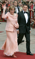 2005 kam Angela Merkel in Bayreuth ins Schwitzen. Der Bayrische Rundfunk retuschierte das Foto später.