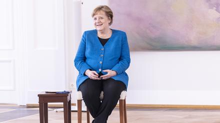 Sitzen und abwarten. Angela Merkel im Mai 2021.