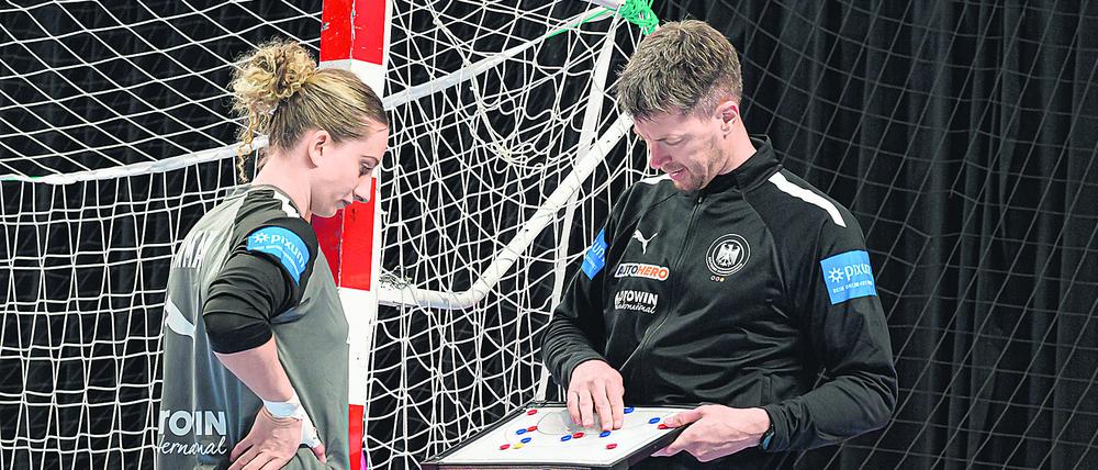 Mit Mia Zschocke führte der Bundestrainer zuletzt intensive Gespräche.