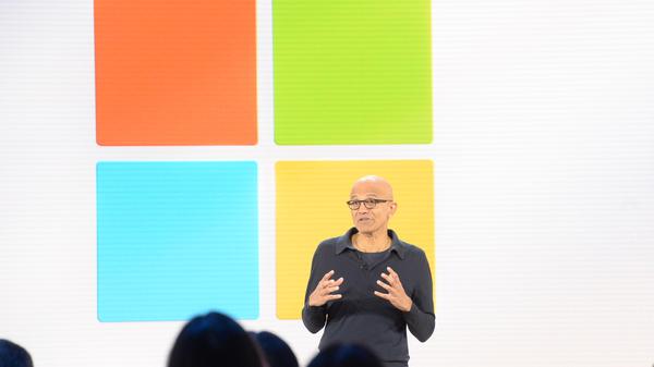 Microsoft-Chef Satya Nadella stellt die Vision für eine PC-Architektur vor, die auf den Einsatz künstlicher Intelligenz ausgerichtet sein soll. 