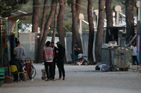 Inzwischen unter Quarantäne: Migranten am Dienstag im Flüchtlingslager Ritsona nördlich von Athen.