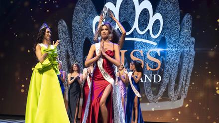 Rikkie Kolle (M) wird zur «Miss Nederland 2023» gekrönt. 