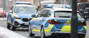 Fünf Tatverdächtige nahm die Polizei im niedersächsischen Alfeld fest. 