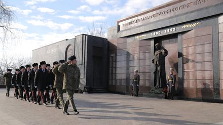 Kranzniederlegung am transnistrischen „Tag für die Verteidiger des Vaterlandes“ in der Hauptstadt Tiraspol. Russland hat in der Separatistenregion schätzungsweise 1600 Soldaten stationiert.