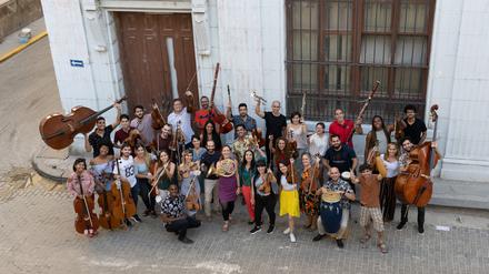 Sarah Willis und das Orchester in Havanna
