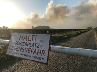 Auf einem Testgelände der Bundeswehr stehen seit dem 04.September fünf Hektar Moorland in Brand.