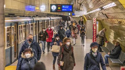 In München soll die Maskenpflicht in der U-Bahn bald der Vergangenheit angehören.