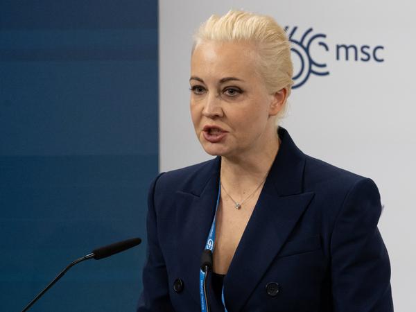 Kurz nach der Nachricht über den Tod ihres Mannes hielt Julia Nawalnaja eine Rede auf der Münchner Sicherheitskonferenz.