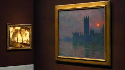 Mit Turner im Dialog. Noch hängt Claude Monets Gemälde „Das Parlament, Sonnenuntergang“ (rechts) in der Sonderausstellung „Quelle des Lichts“. Bald wandert es in den Raum mit den anderen Monet-Serien.