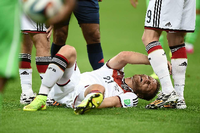 Im WM-Achtelfinale gegen Algerien verletzte sich Mustafi schwer, das Turnier war für ihn beendet.