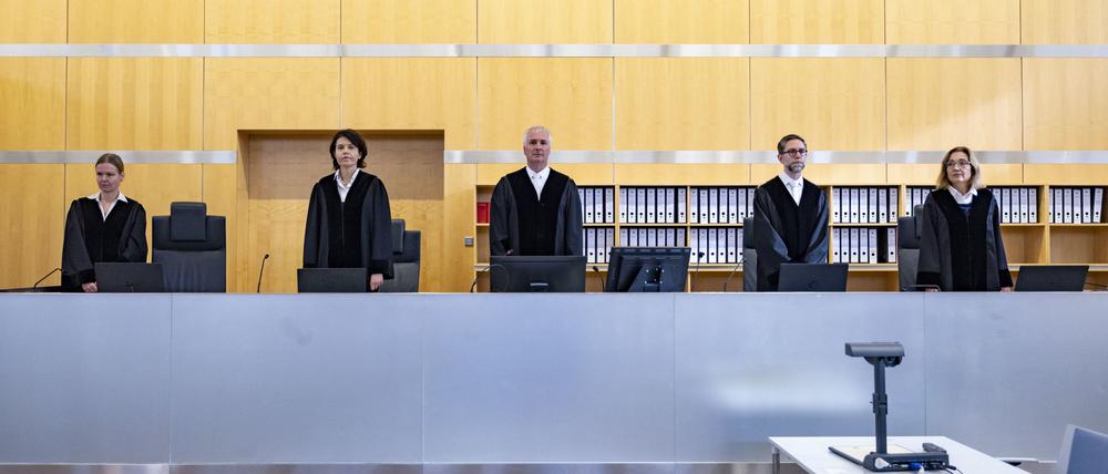 Ein 27-jähriger Syrer legte am Oberlandesgericht in Düsseldorf ein Geständnis für einen Messerangriff in Duisburg ab.