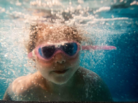 Unter Wasser bieten sich auch schon für eine Fünfjährige nochmal ganz neue Perspektiven.