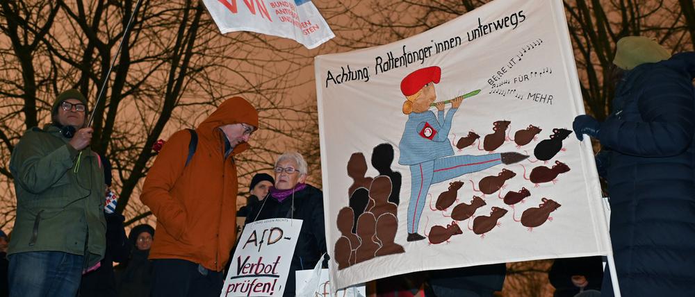 Demo für AfD-Verbot vor dem Bundeskanzleramt. Nach den Enthüllungen über das rechte Geheimtreffen von Potsdam.
