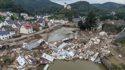 Gegen elementare Schäden wie bei der Ahrtal-Flutkatstrophe im Sommer 2021 wollen die Bundesländer eine Versicherungspflicht einführen.