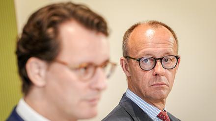 Auf einer gemeinsamen Pressekonferenz am Dienstagvormittag wurde klar, dass NRW-Ministerpräsident Hendrik Wüst (CDU) und Bundesparteichef Friedrich Merz nicht in allen Punkten übereinstimmen.