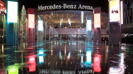 Glanz auch bei Nacht. Die Mercedes Benz Arena.
