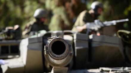 Israelische Soldaten bereiten sich auf eine Bodenoffensive vor.