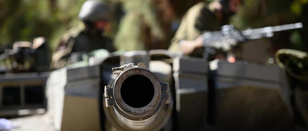 Israelische Soldaten bereiten sich auf eine Bodenoffensive vor.
