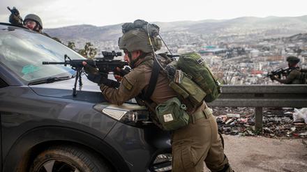 Nablus in Westjordanland. Israelische Soldaten während einer Militäroperation im Flüchtlingslager Balata im Westjordanland.