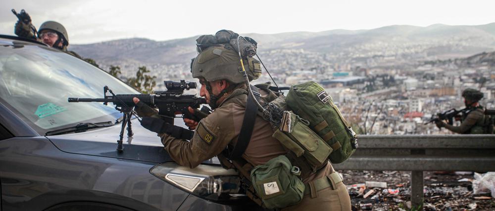 Nablus in Westjordanland. Israelische Soldaten während einer Militäroperation im Flüchtlingslager Balata im Westjordanland.