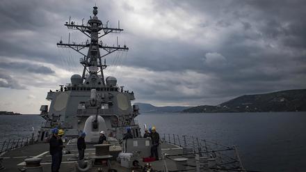 Das amerikanische Kriegsschiff „USS Carney“ fährt im Mittelmeer. 
