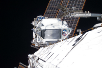 Der "Alpha Magnetic Spectrometer", mit dem Forscher Teilchen messen können, wurde im Mai 2011 vom Space Shuttle "Endeavour" auf ihrem letzten Flug zur Internationalen Raumstation gebracht.