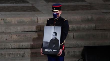 Der 47 Jahre alte Samuel Paty wurde ermordet, nachdem er in einer Unterrichtsstunde zum Thema Meinungsfreiheit umstrittene Mohammed-Karikaturen gezeigt hatte.