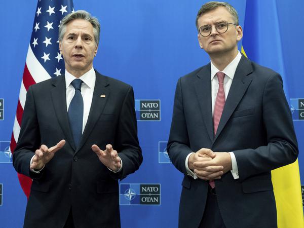 Antony Blinken, Außenminister der USA, und Dmytro Kuleba, Außenminister der Ukraine, sprechen während des Treffens des neuen Nato-Ukraine-Rats.