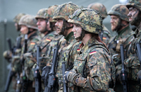 Deutsche Bundeswehr-Soldatin beim Nato-Bataillon in LitauenFoto. 
