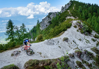 Seit 150 Jahren beschäftigt sich der Deutsche Alpenverein mit Tourismus und Umwelt. Oft streiten sich Naturschützer mit Bergsportlern.
