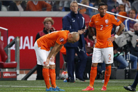 Arjen Robben (li.) hat schon bessere Zeiten mit der holländischen Nationalmannschaft erlebt.