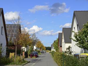 Eigenheimsiedlung in Potsdam. Die Preise für Immobilien sinken in Brandenburg, die Umsätze gehen zurück.