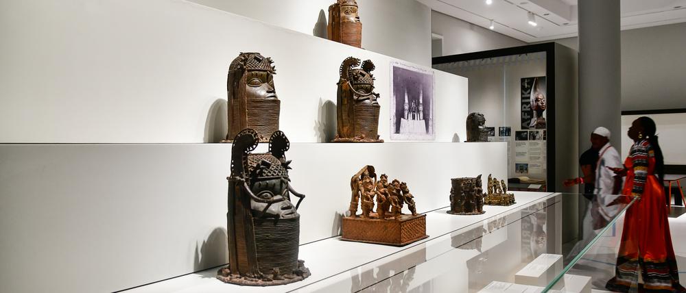 Die „Benin-Bronzen“ hat das Ethnologische Museum Berlin 2022 an Nigeria übertragen, rund in Drittel der 512 Objekte verbleibt als Leihgabe im Humboldt-Forum.